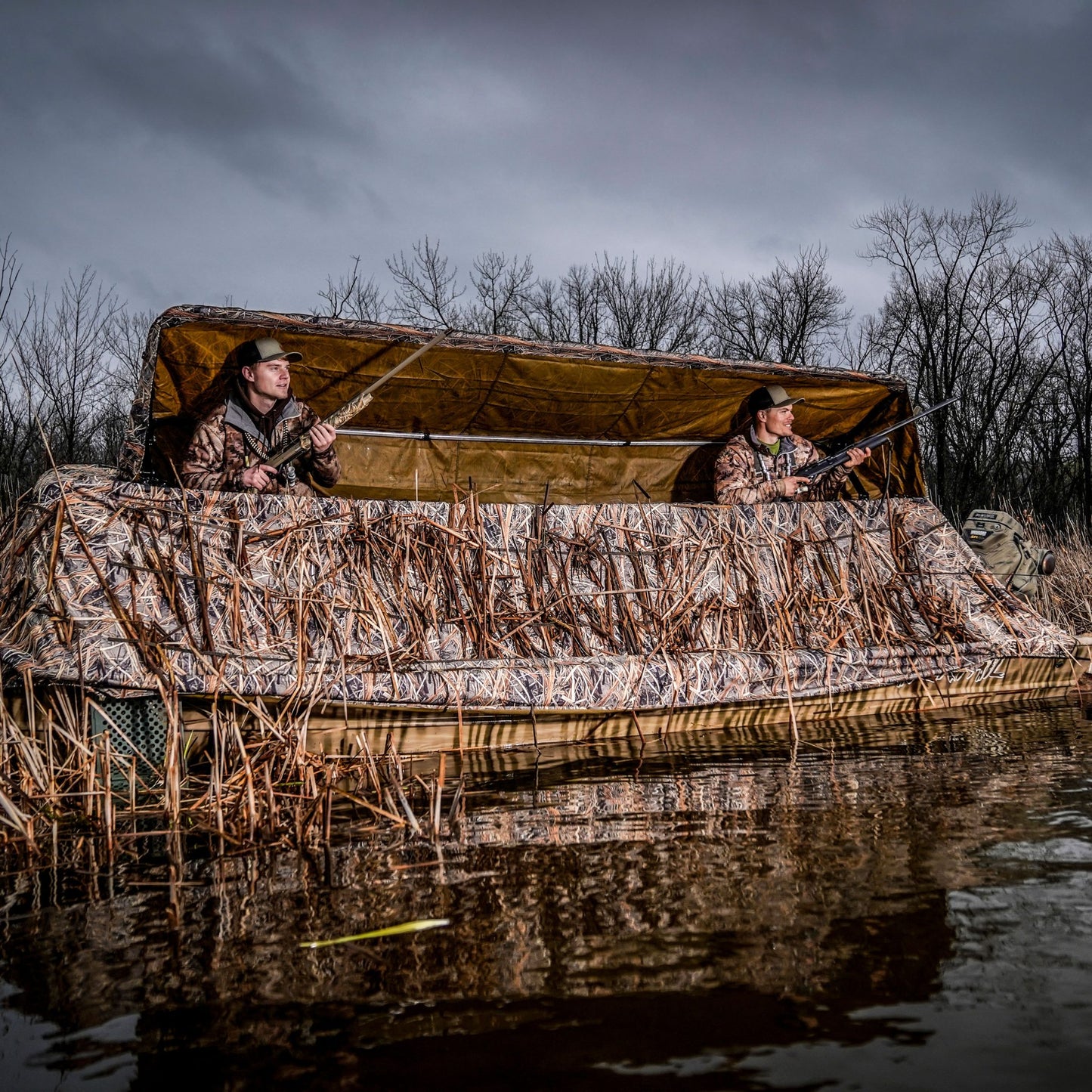 Beavertail boat blind flip lids